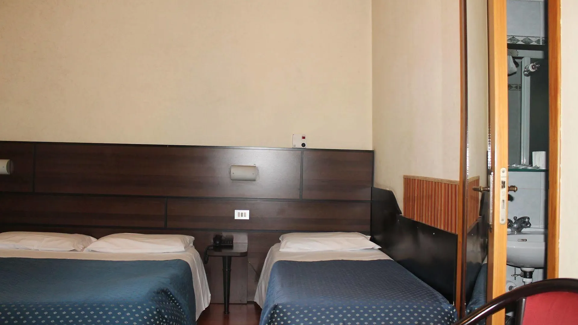 Hotel Catalani E Madrid Milan 2*,  Italy